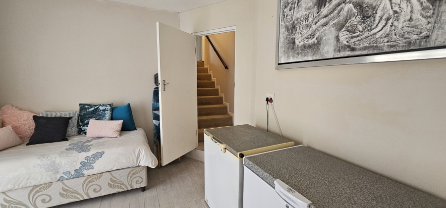 6 Bedroom Property for Sale in Gonubie Eastern Cape